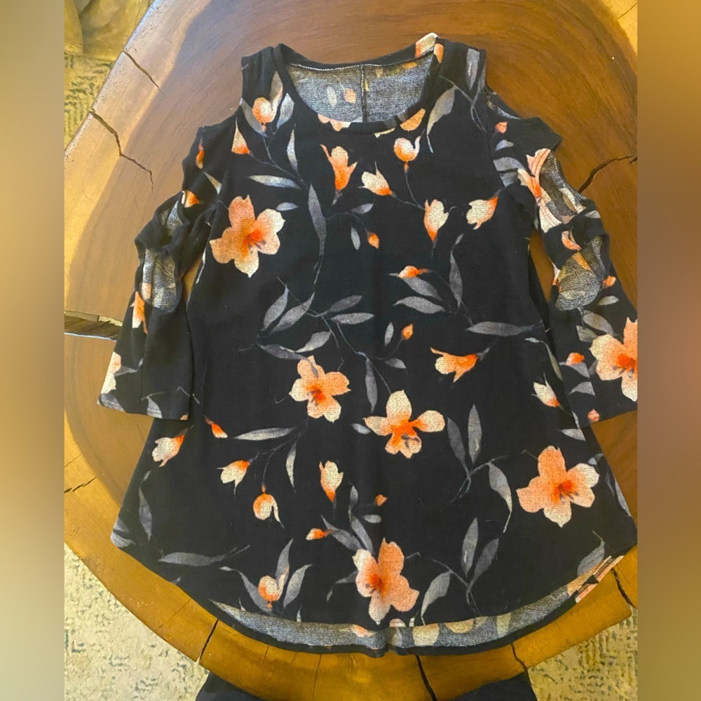 FREE with BUNDLE Purchase Floral Cold Shoulder Tunic Top Size medium